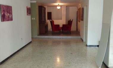 Se alquila amplio departamento en Ceibos.