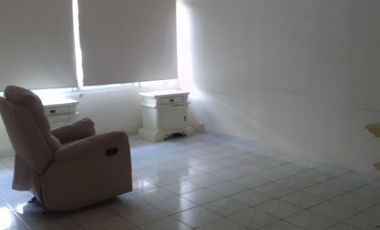 Se alquila amplio departamento en Ceibos.