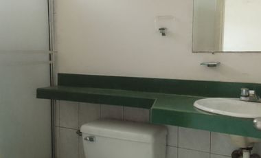 Se alquila amplio departamento en Ceibos.