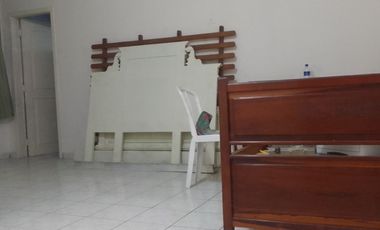 Se alquila amplio departamento en Ceibos.