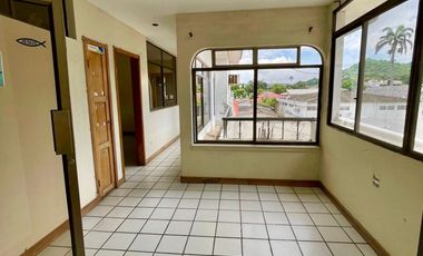 Se alquila amplio departamento, 3er piso, Ceibos.