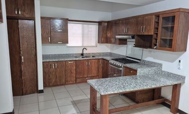 SE RENTA HERMOSA CASA EN FRACC PRIVADO