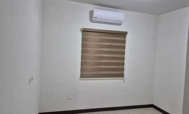 SE RENTA HERMOSA CASA EN FRACC PRIVADO