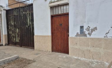 VENDO CASA DE PLAYA/LOCAL PUNTA NEGRA MUY BIEN UBICADO A 2 CUADRAS DEL MAR!!