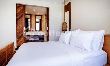 Modern Island Living – Elegant One-Bedroom Apartment with Private Terrace, Pool Views, and Ocean Proximity in Gili Trawangan