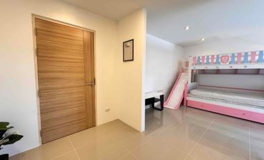 For sale Condo Sriracha Chonburi, Penthouse 3 bedroom 3 bathroom, Seaview Price 4.99 MB fully furnished.