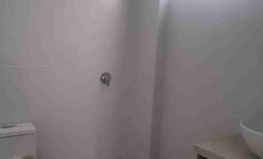 Vendo linda casa de dos plantas, Urbanización La Costa, etapa costa azul, vía Samborondón