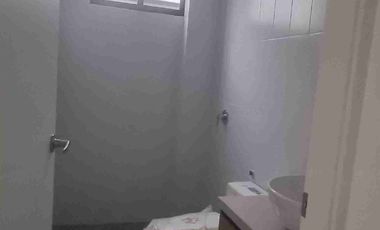 Vendo linda casa de dos plantas, Urbanización La Costa, etapa costa azul, vía Samborondón