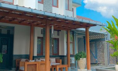 Villa di Sandik dekat jalan Pariwisata