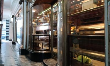 ALQUILER DE LOCAL ,EN ESTRATEGICA GALERIA A METROS DE FLORIDA