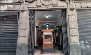 ALQUILER DE LOCAL ,EN ESTRATEGICA GALERIA A METROS DE FLORIDA