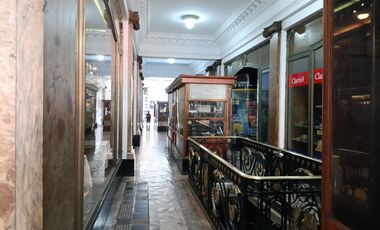 ALQUILER DE LOCAL ,EN ESTRATEGICA GALERIA A METROS DE FLORIDA