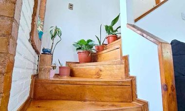 SINCRÓNICA PROPIEDADES VENDE HERMOSA CASA CÉNTRICA EN ALGARROBO