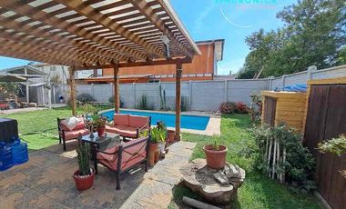 SINCRÓNICA PROPIEDADES VENDE HERMOSA CASA CÉNTRICA EN ALGARROBO