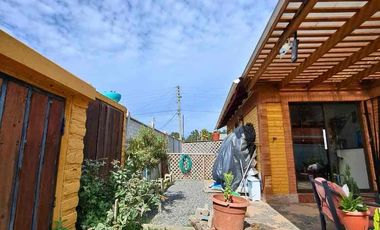 SINCRÓNICA PROPIEDADES VENDE HERMOSA CASA CÉNTRICA EN ALGARROBO