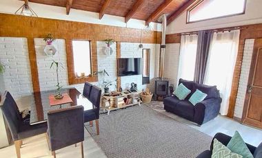 SINCRÓNICA PROPIEDADES VENDE HERMOSA CASA CÉNTRICA EN ALGARROBO