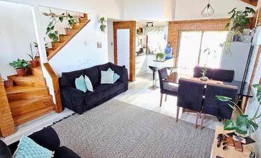 SINCRÓNICA PROPIEDADES VENDE HERMOSA CASA CÉNTRICA EN ALGARROBO