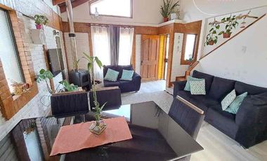 SINCRÓNICA PROPIEDADES VENDE HERMOSA CASA CÉNTRICA EN ALGARROBO