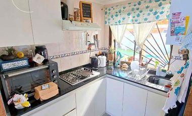 SINCRÓNICA PROPIEDADES VENDE HERMOSA CASA CÉNTRICA EN ALGARROBO