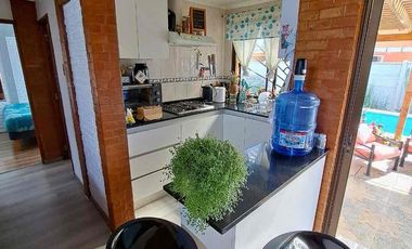 SINCRÓNICA PROPIEDADES VENDE HERMOSA CASA CÉNTRICA EN ALGARROBO