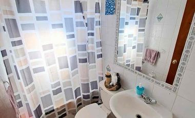 SINCRÓNICA PROPIEDADES VENDE HERMOSA CASA CÉNTRICA EN ALGARROBO