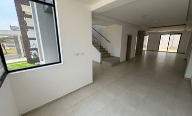 Se vende casa de estreno de 3 dormitorios en Isla Celeste de Ciudad Celeste.