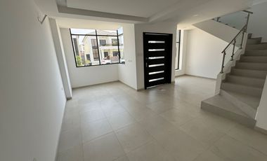 Se vende casa de estreno de 3 dormitorios en Isla Celeste de Ciudad Celeste.