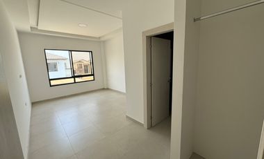 Se vende casa de estreno de 3 dormitorios en Isla Celeste de Ciudad Celeste.