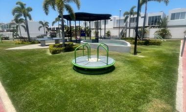 Casa Amueblada en Renta; Condominio Vilanova Hábitat Residencial, Fracc. Jarretaderas, Nayarit.