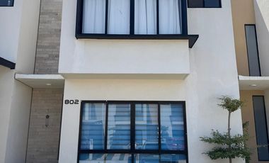 Casa Amueblada en Renta; Condominio Vilanova Hábitat Residencial, Fracc. Jarretaderas, Nayarit.