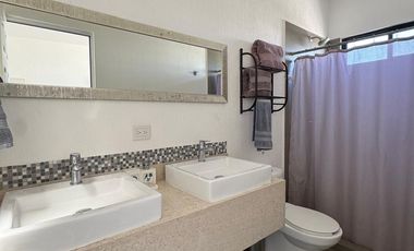 Casa Amueblada en Renta; Condominio Vilanova Hábitat Residencial, Fracc. Jarretaderas, Nayarit.