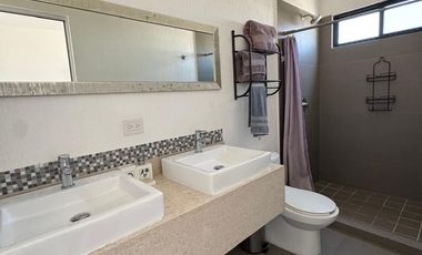 Casa Amueblada en Renta; Condominio Vilanova Hábitat Residencial, Fracc. Jarretaderas, Nayarit.