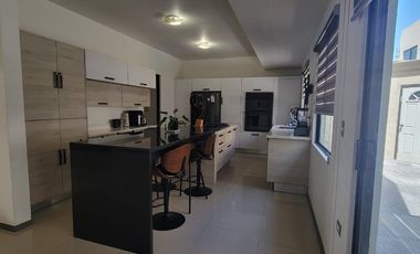 𝗥𝗘𝗦𝗜𝗗𝗘𝗡𝗖𝗜𝗔 𝗘𝗡 𝗨𝗡 𝗘𝗡𝗧𝗢𝗥𝗡𝗢 𝗗𝗘 𝗟𝗨𝗝𝗢 𝗨𝗕𝗜𝗖𝗔𝗗𝗔 𝗘𝗡 𝗔𝗟𝗧𝗔𝗥𝗜𝗔