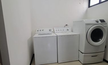 𝗥𝗘𝗦𝗜𝗗𝗘𝗡𝗖𝗜𝗔 𝗘𝗡 𝗨𝗡 𝗘𝗡𝗧𝗢𝗥𝗡𝗢 𝗗𝗘 𝗟𝗨𝗝𝗢 𝗨𝗕𝗜𝗖𝗔𝗗𝗔 𝗘𝗡 𝗔𝗟𝗧𝗔𝗥𝗜𝗔