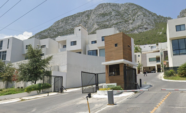 Inversión Segura y Rentable en Bienes Raíces, Col. Peddregal de la Huasteca, Nuevo León.