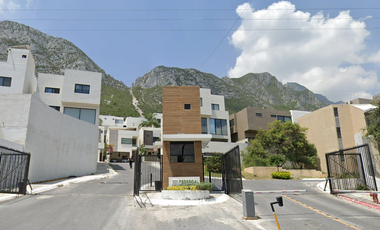 Inversión Segura y Rentable en Bienes Raíces, Col. Peddregal de la Huasteca, Nuevo León.