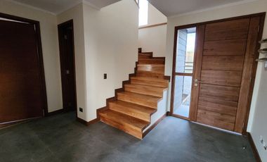 CASA A ESTRENAR CON VISTA DESPEJADA A LOS VOLCANES