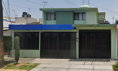 Bonita Casa En Una Excelente Ubicación cerca de escuelas parques y hospitales