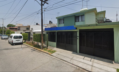 Bonita Casa En Una Excelente Ubicación cerca de escuelas parques y hospitales