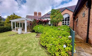 Esta CASA CAMPESTRE tiene todo si buscas confort, exclusividad, seguridad y vivir rodeado de naturaleza