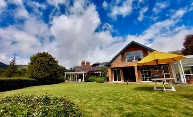 Esta CASA CAMPESTRE tiene todo si buscas confort, exclusividad, seguridad y vivir rodeado de naturaleza