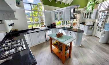 Esta CASA CAMPESTRE tiene todo si buscas confort, exclusividad, seguridad y vivir rodeado de naturaleza