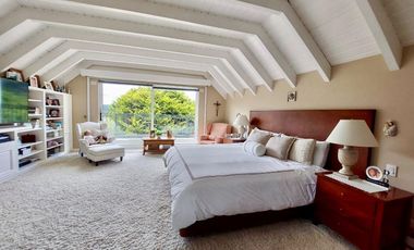 Esta CASA CAMPESTRE tiene todo si buscas confort, exclusividad, seguridad y vivir rodeado de naturaleza