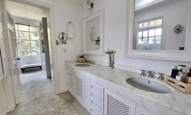 Esta CASA CAMPESTRE tiene todo si buscas confort, exclusividad, seguridad y vivir rodeado de naturaleza