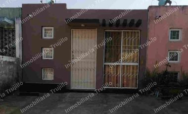 VENDO CASA DE UN NIVEL  CERCA DE LA LAGUNA DE PUENTE MORENO