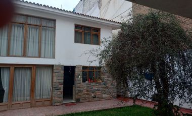 Urb. El Recreo Casa de 309.48m2 ideal para Clínica o Empresa