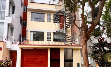 Venta de Casa de 4 Pisos en Salvador Dali – Santiago de Surco
