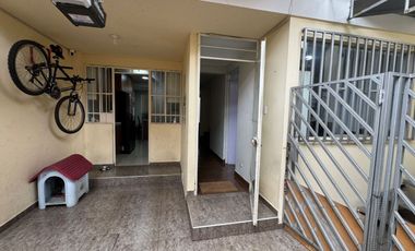 Venta de Casa de 4 Pisos en Salvador Dali – Santiago de Surco