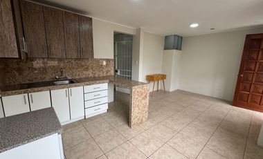 Venta de Casa de 4 Pisos en Salvador Dali – Santiago de Surco