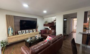Venta de Casa de 4 Pisos en Salvador Dali – Santiago de Surco